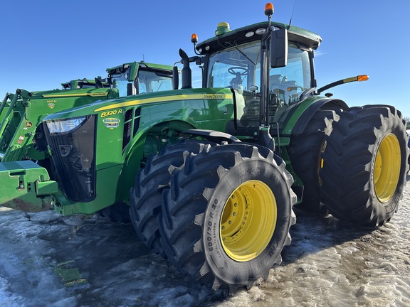  John Deere 8320R