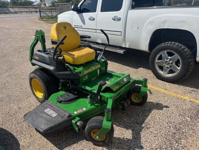 2023 John Deere Z720E Image 6