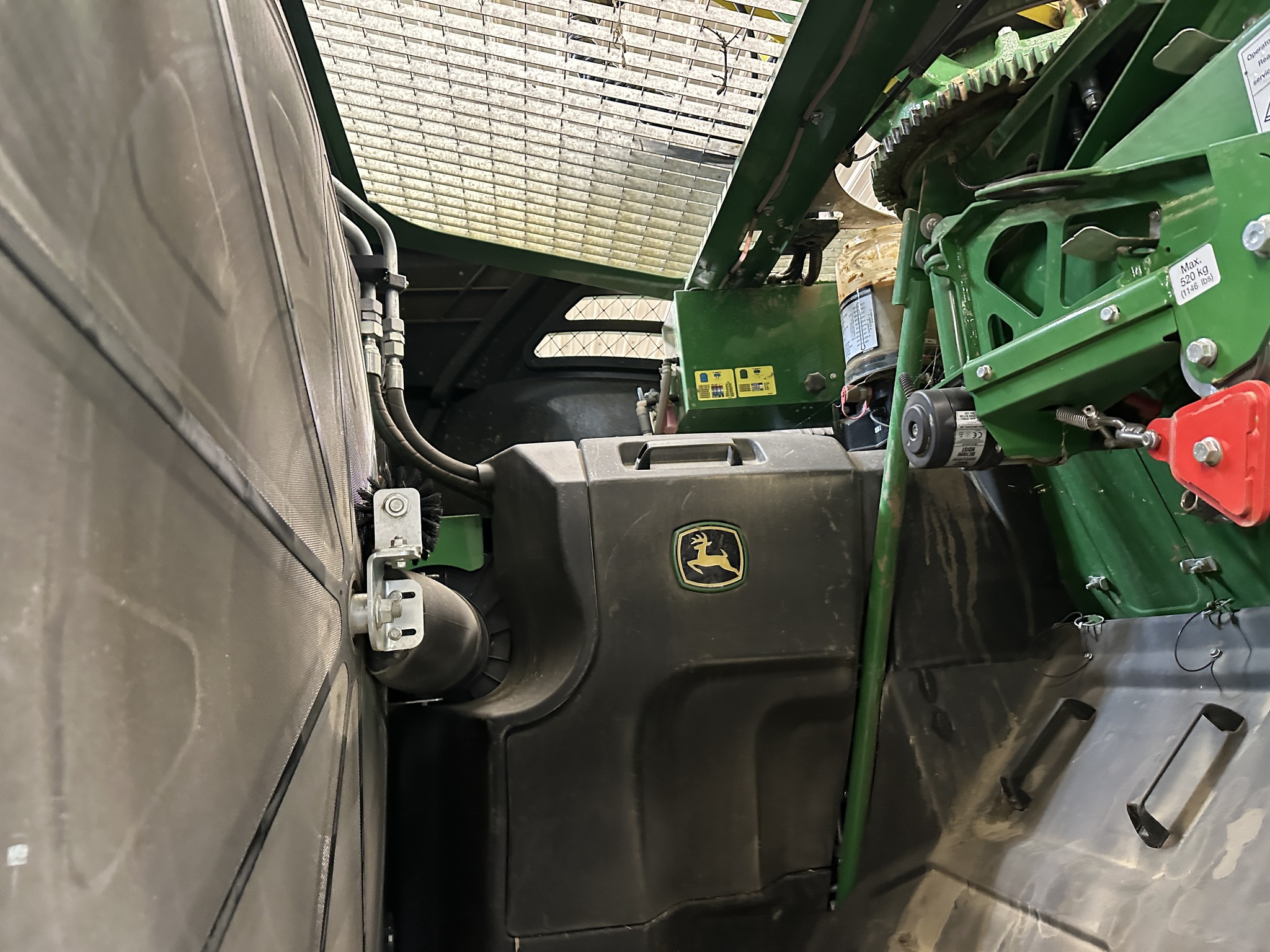 2022 John Deere 8400 Image 5