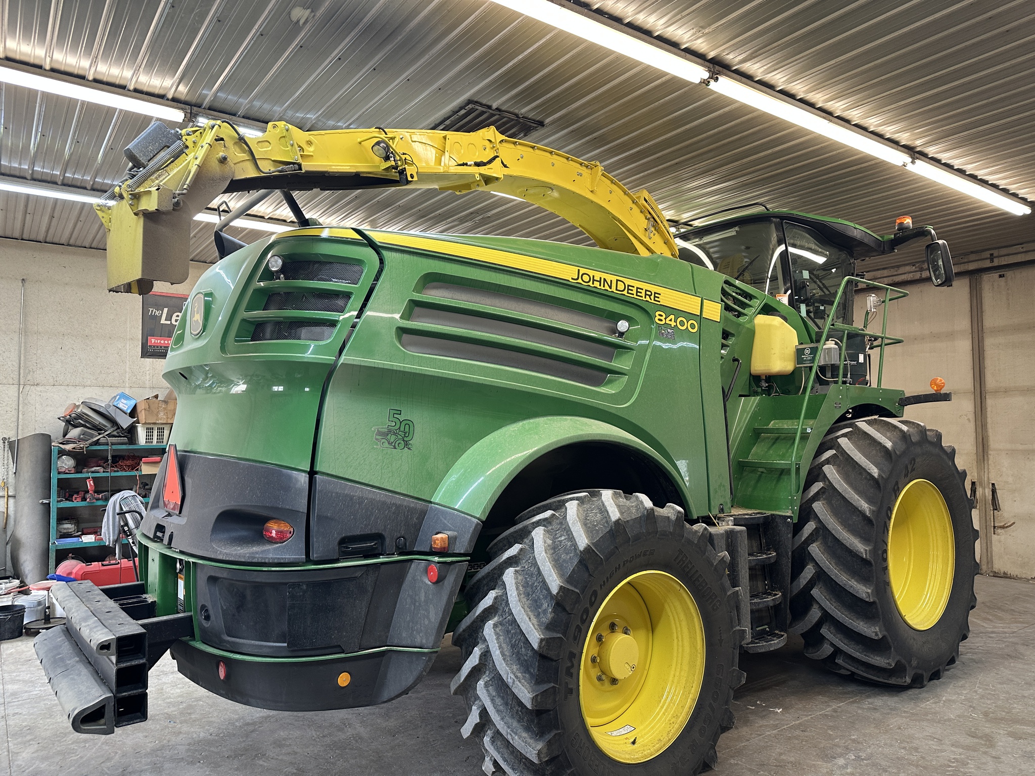 2022 John Deere 8400 Image 7