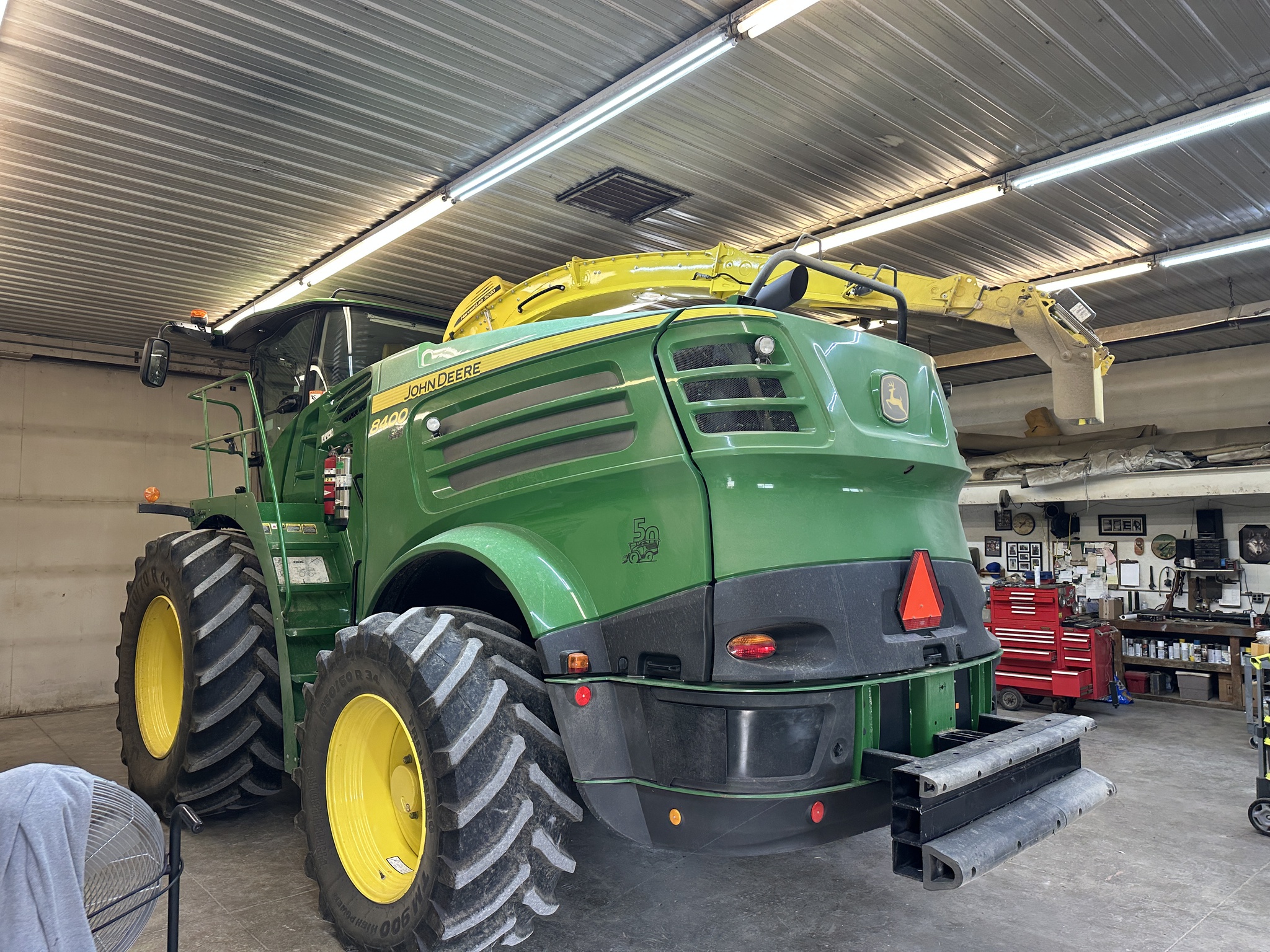 2022 John Deere 8400 Image 8