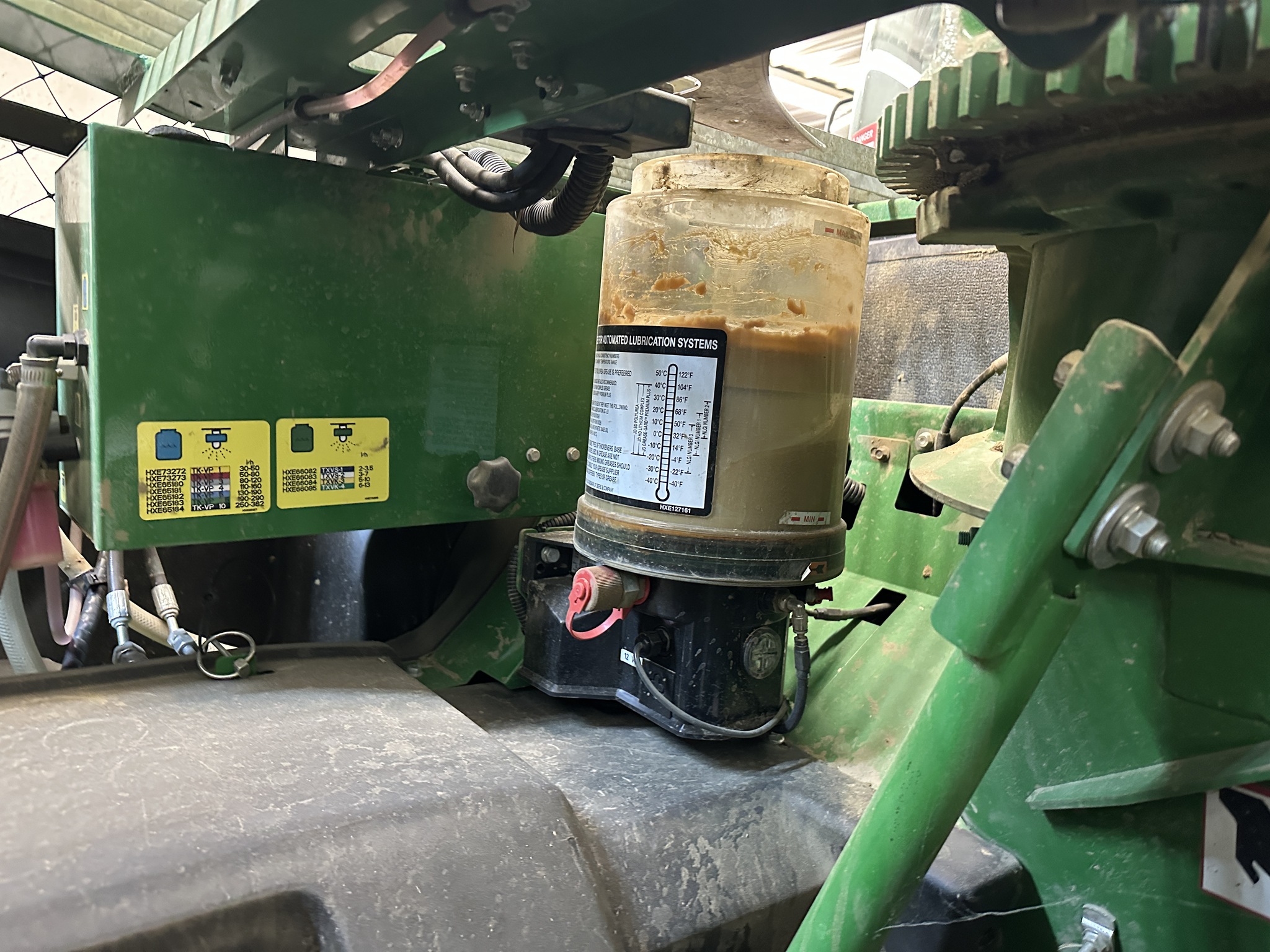 2022 John Deere 8400 Image 17