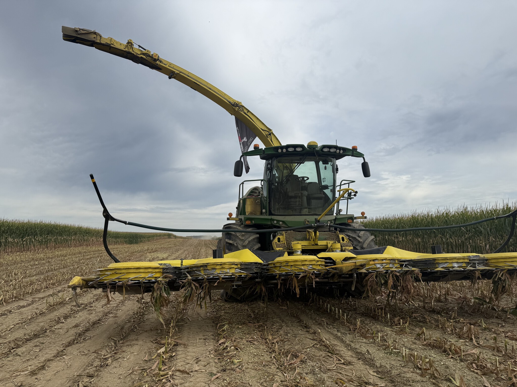 2022 John Deere 9900 Image 2