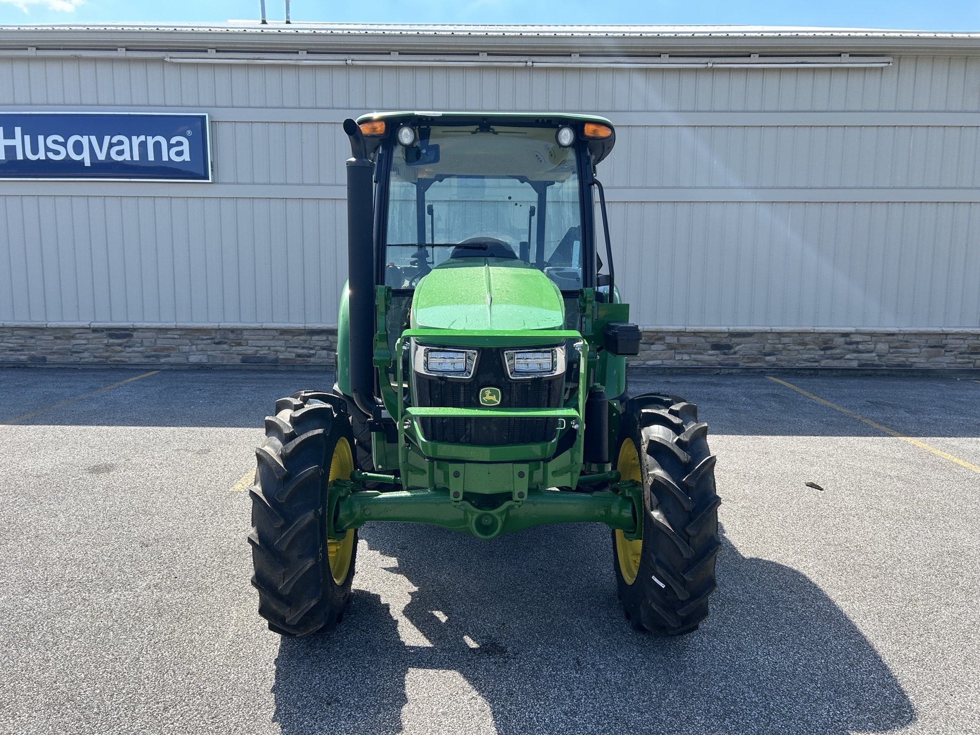 2025 John Deere 5075E Image 2