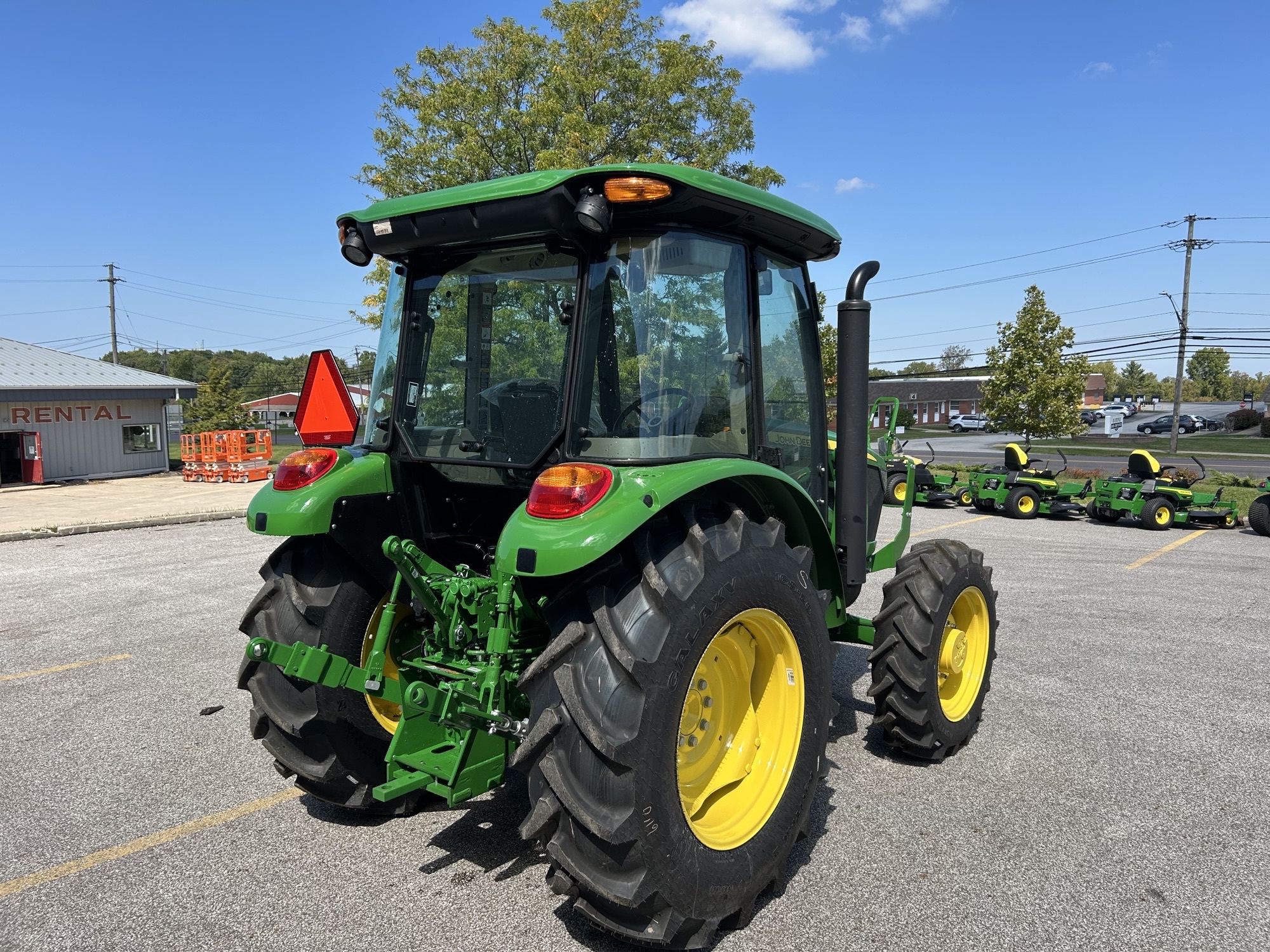 2025 John Deere 5075E Image 6