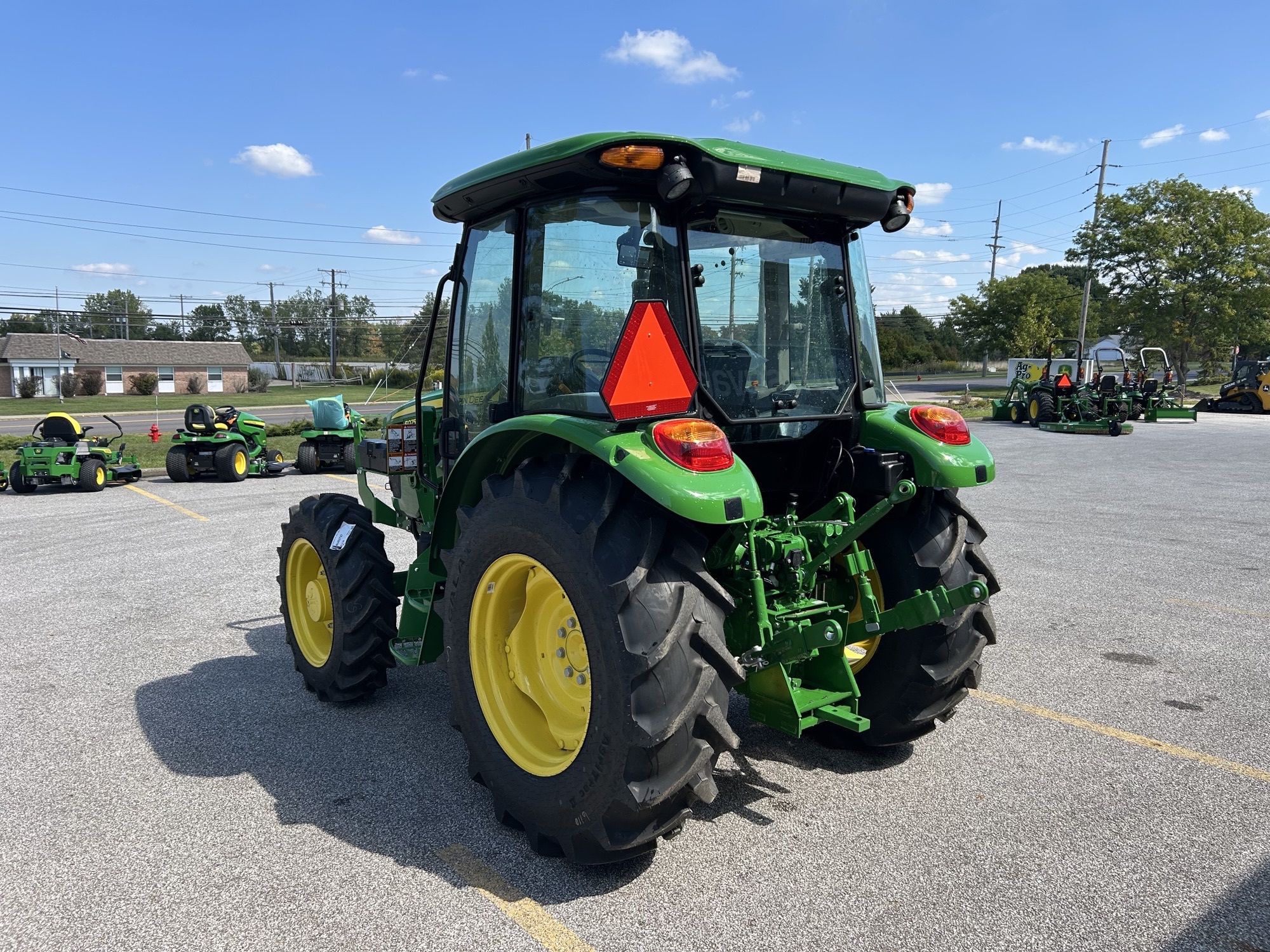 2025 John Deere 5075E Image 4