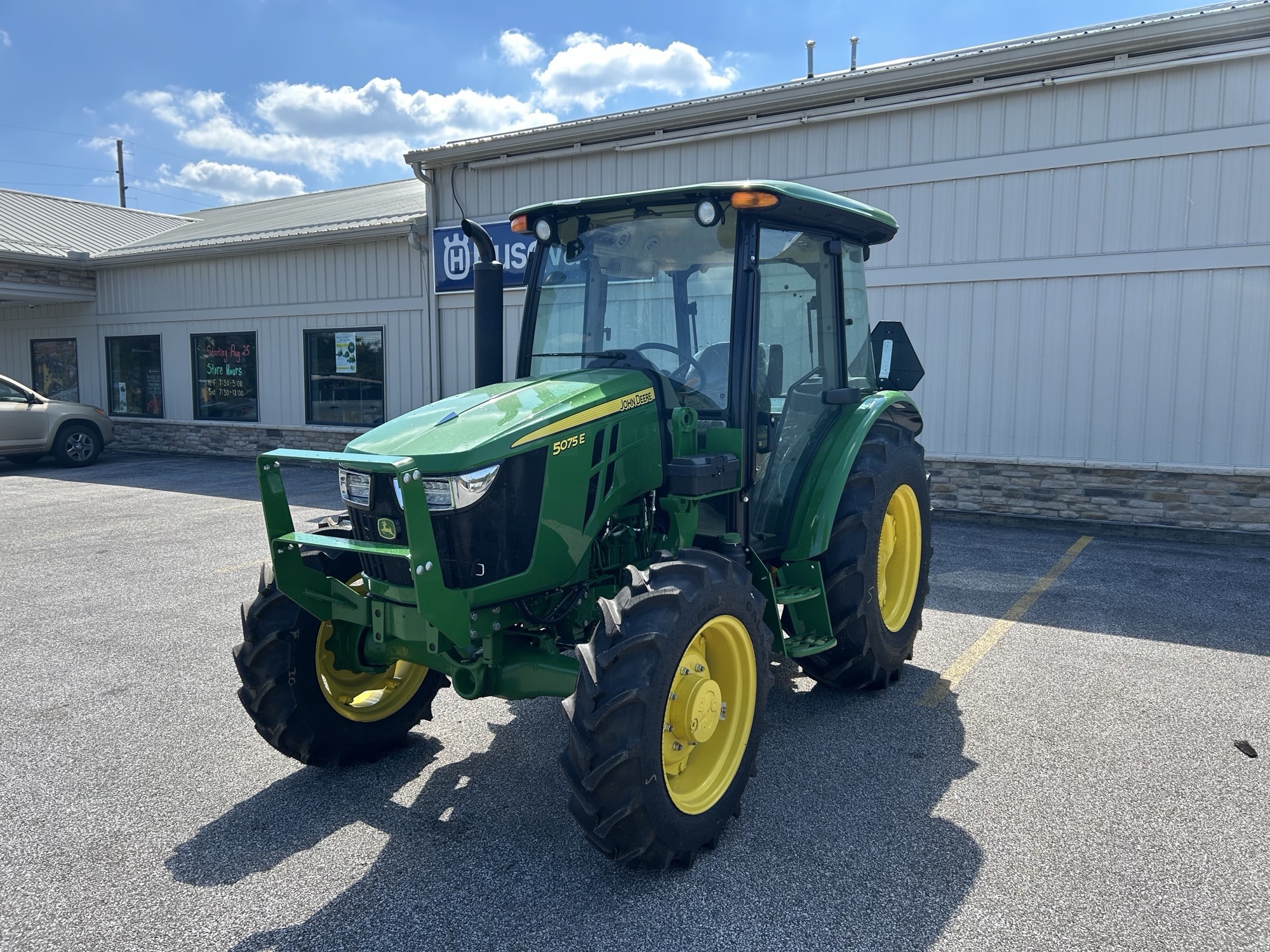 2025 John Deere 5075E Image 1