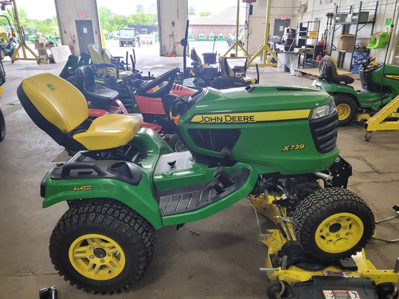 Photo of 2021 John Deere X739