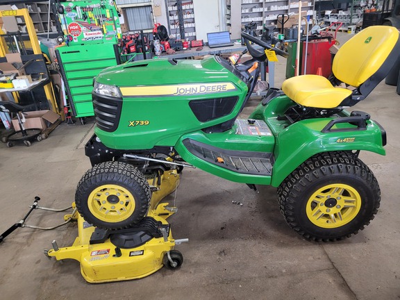 Photo of 2021 John Deere X739
