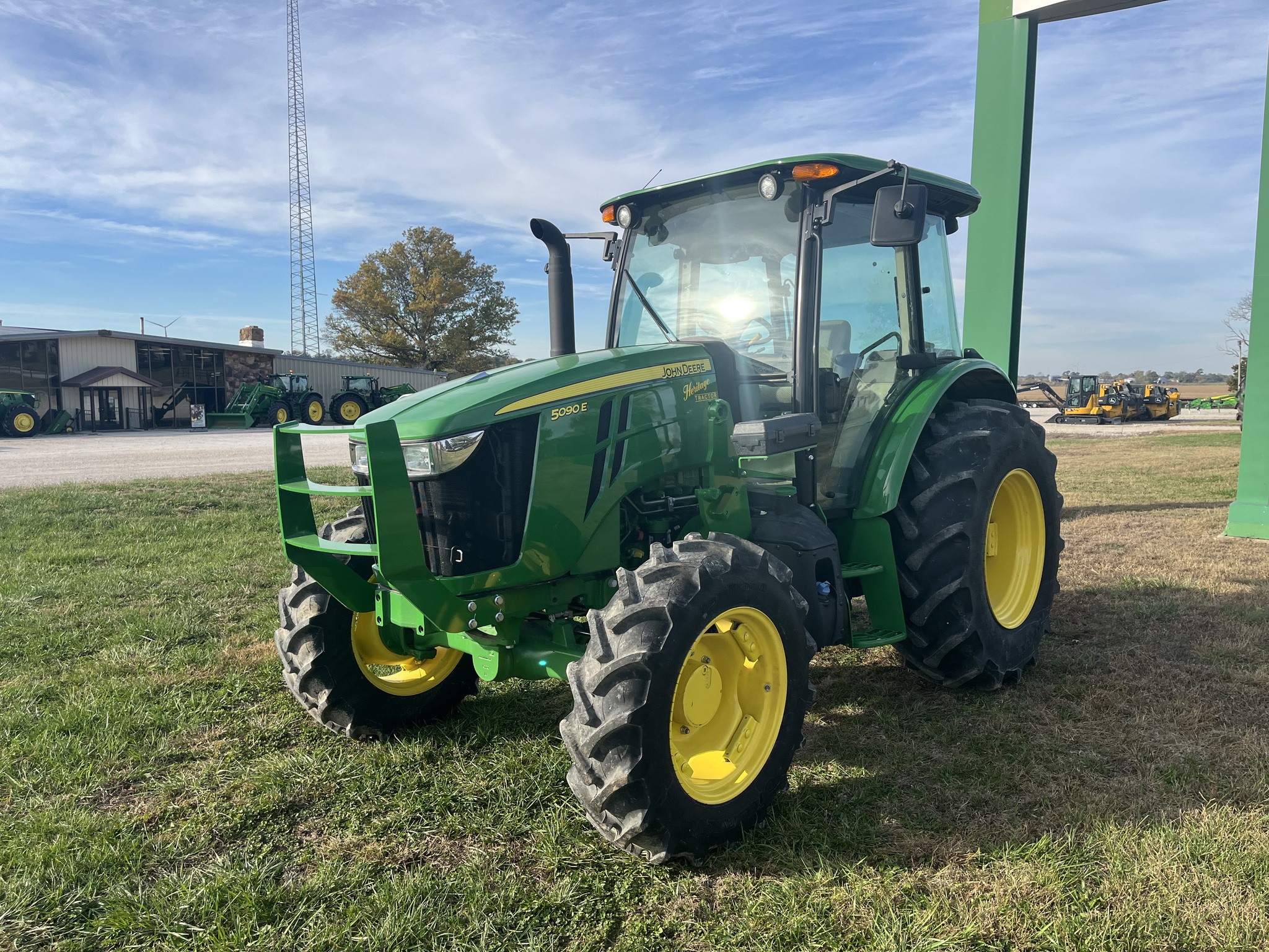  2022 John Deere 5090E at Heritage Tractor in Lockwood, MO