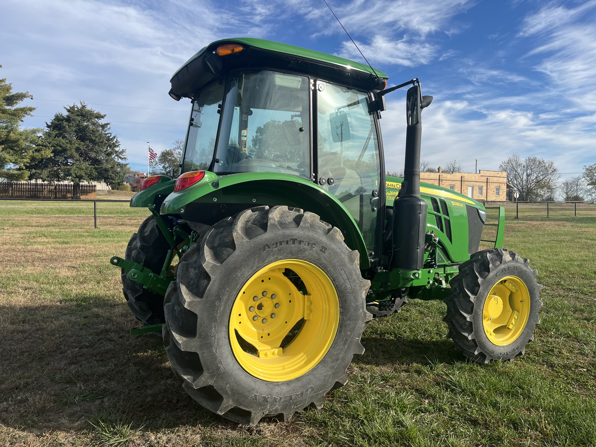  2022 John Deere 5090E at Heritage Tractor in Lockwood, MO