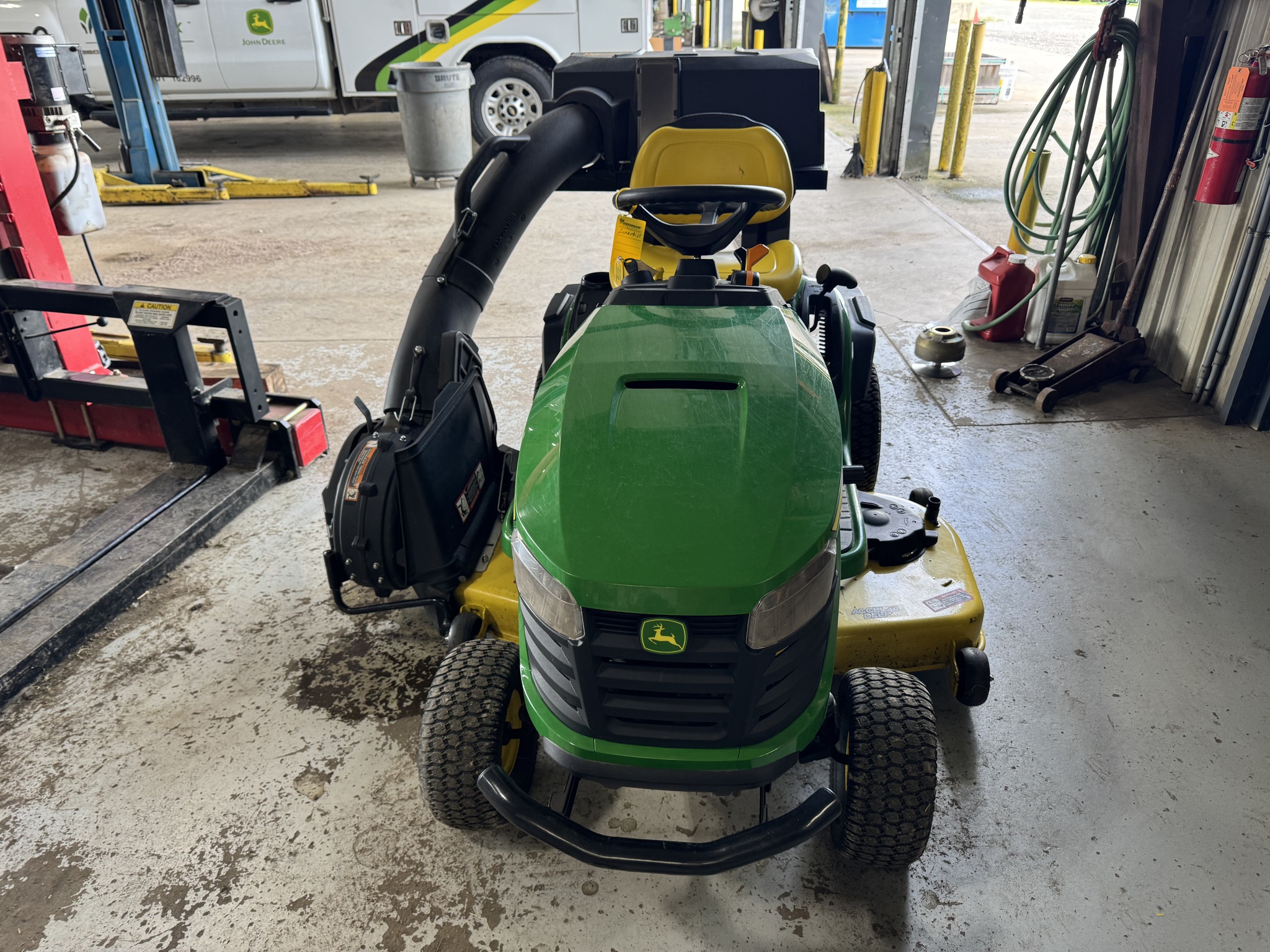 2022 John Deere S240 Image 2