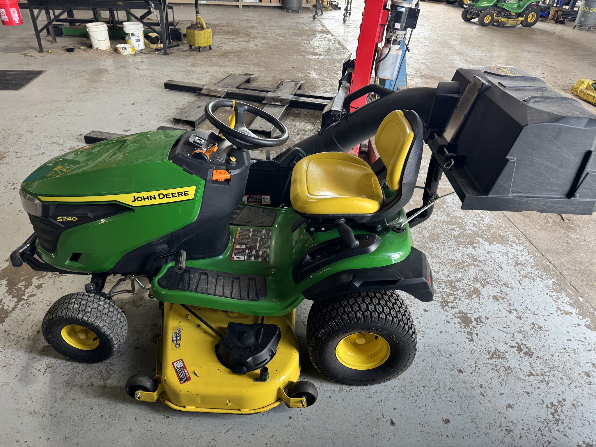 2022 John Deere S240 Image 4
