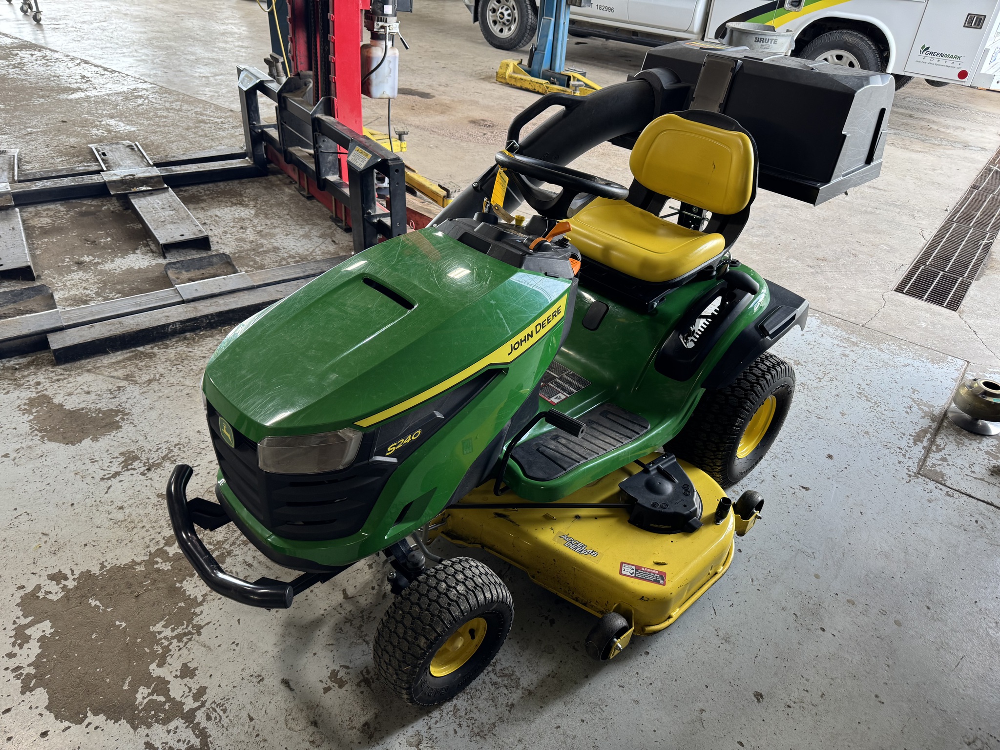 2022 John Deere S240 Image 3