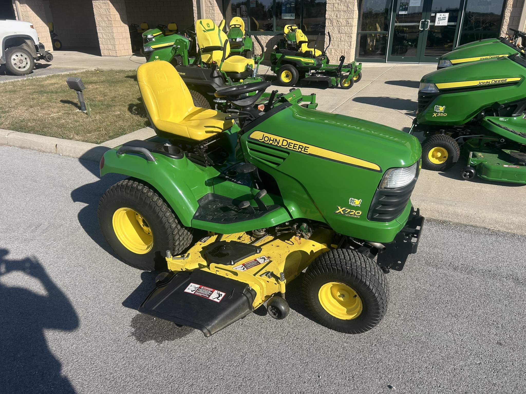 2011 John Deere X720 Image 1
