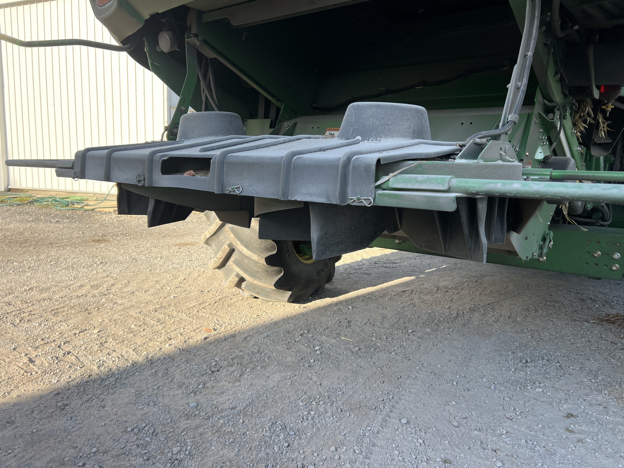 2014 John Deere S680 Image 2