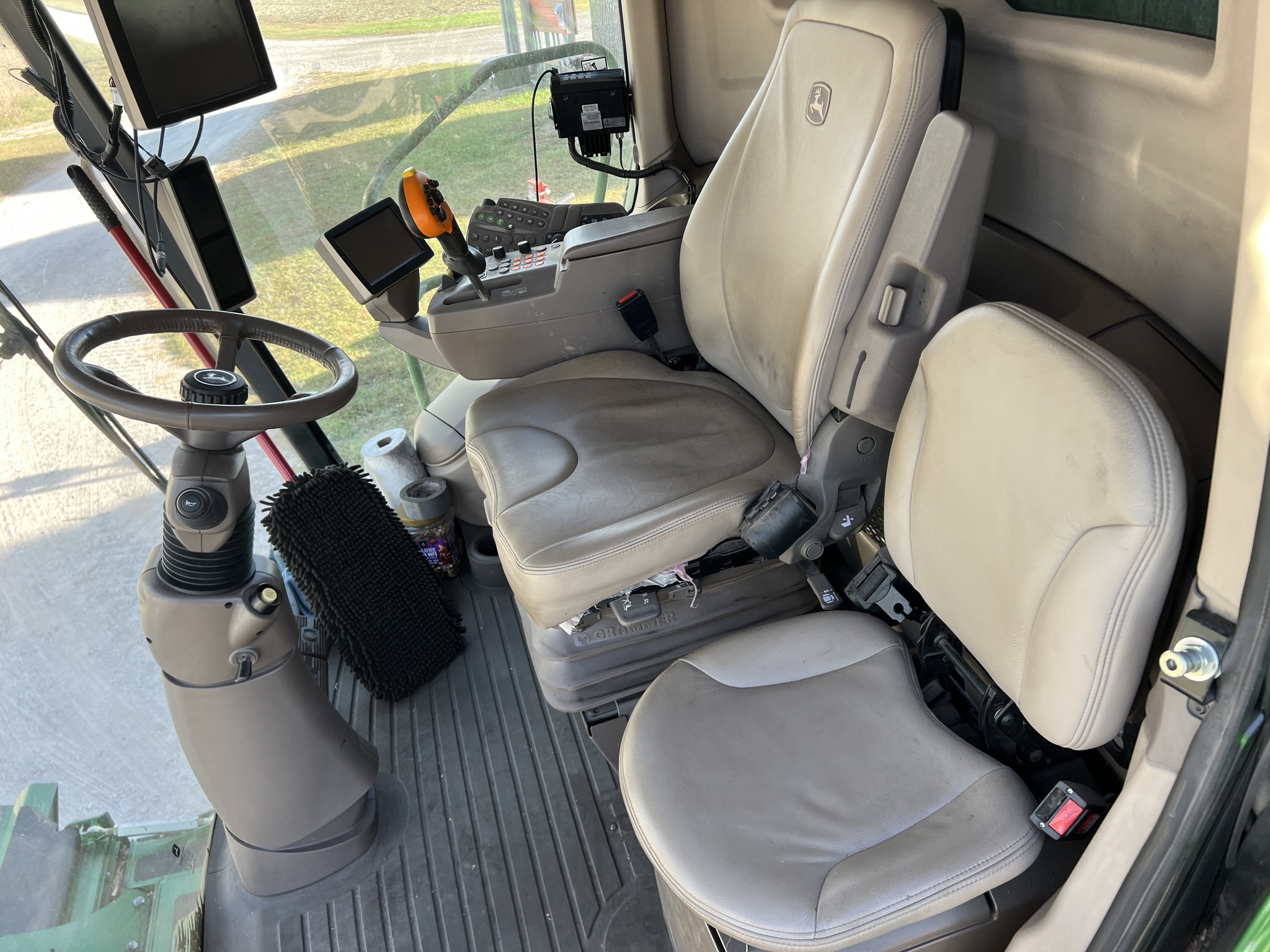 2014 John Deere S680 Image 4