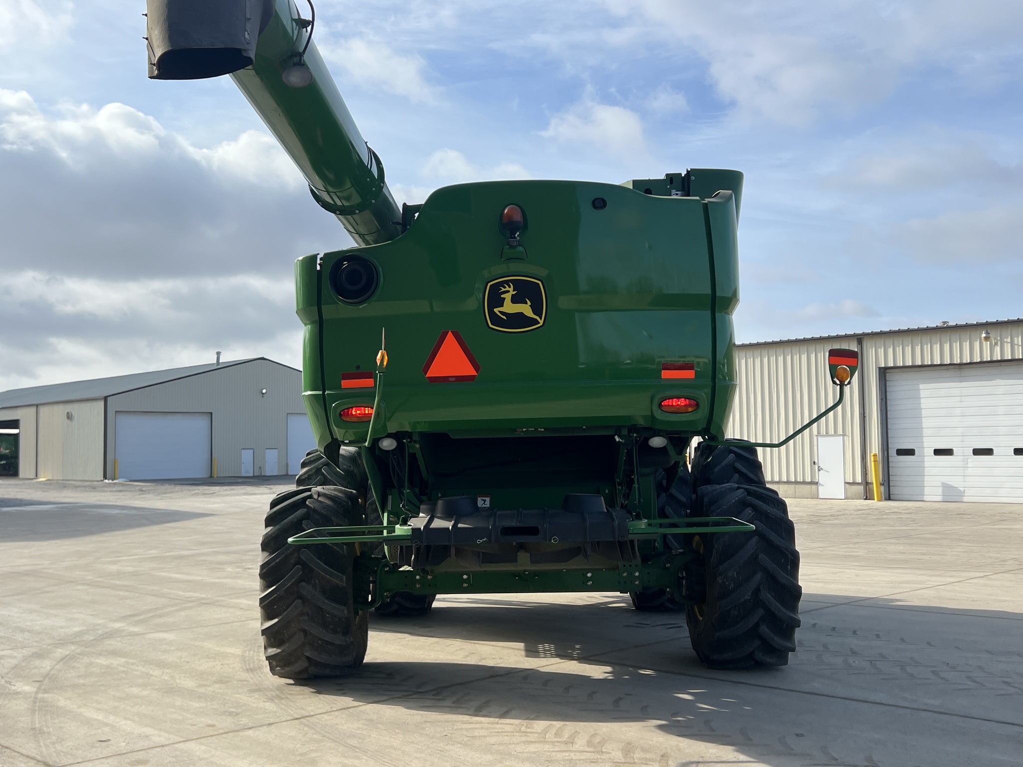 2014 John Deere S680 Image 4