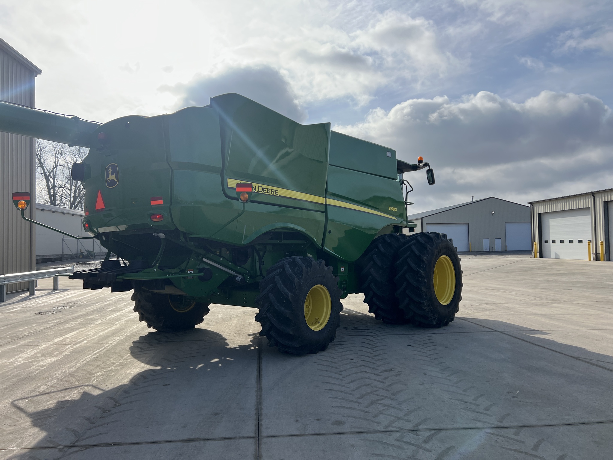 2014 John Deere S680 Image 3