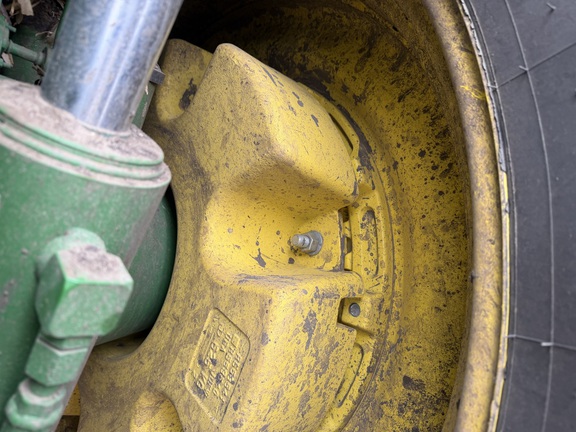 2025 John Deere 8R 410 - Photo16