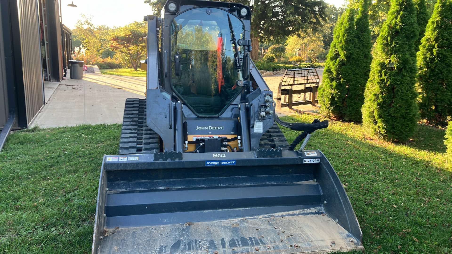 2021 John Deere 317G Image 2