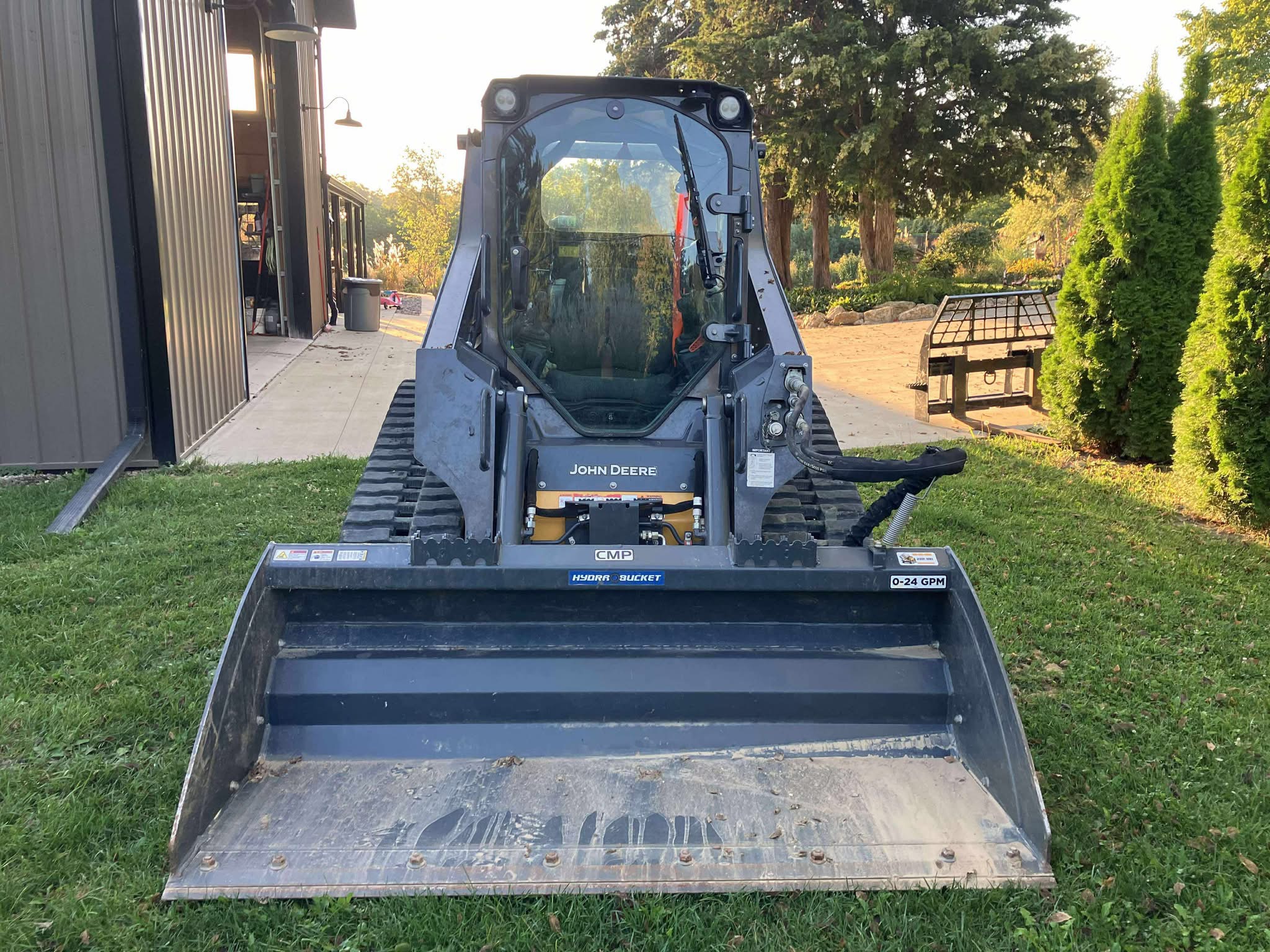 2021 John Deere 317G Image 4