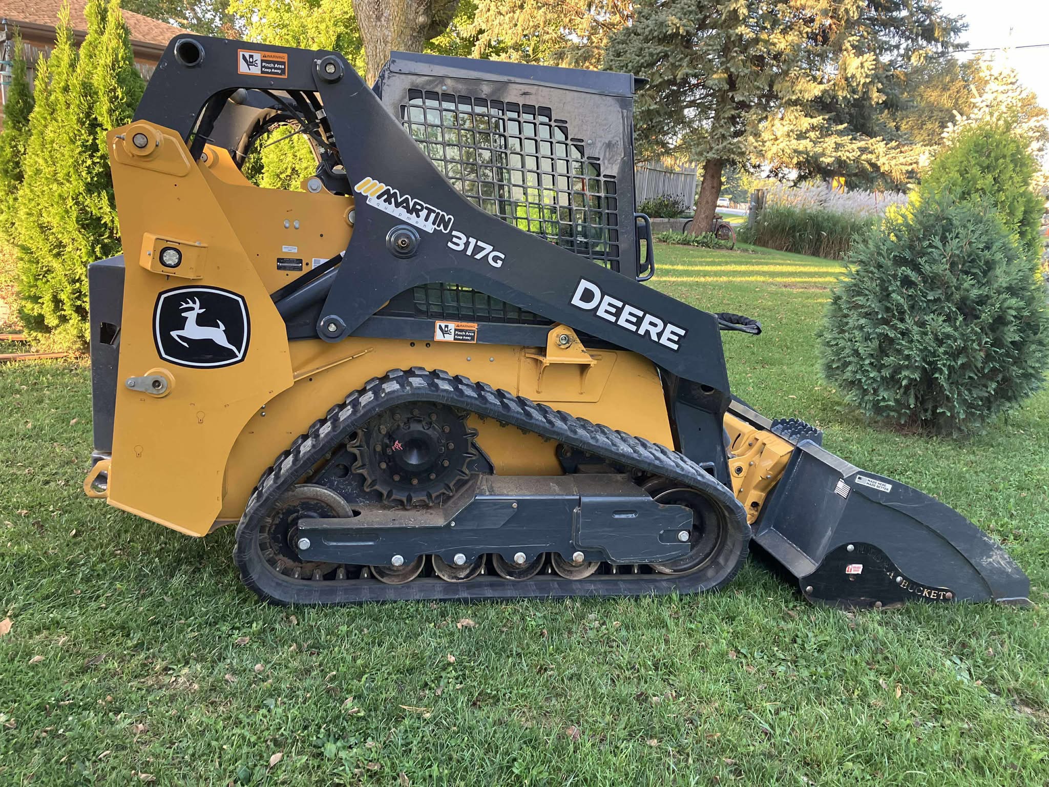 2021 John Deere 317G Image 7