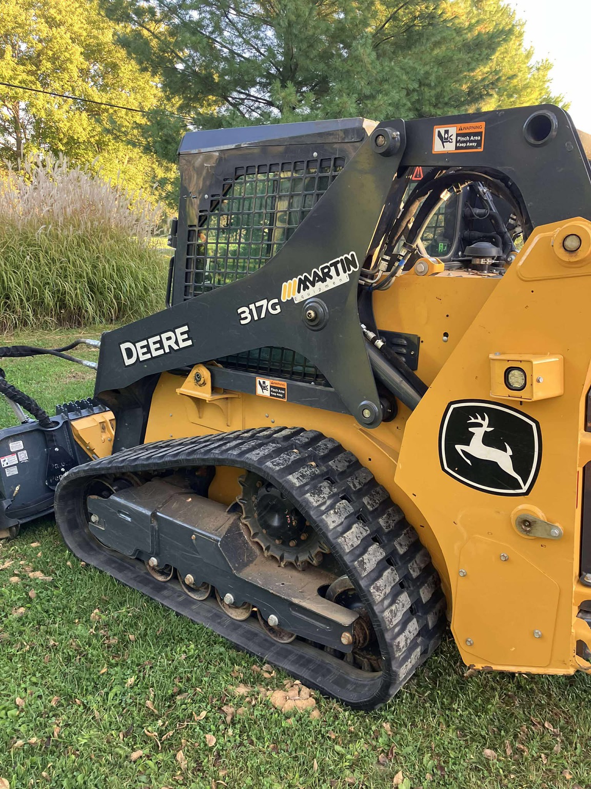 2021 John Deere 317G Image 8