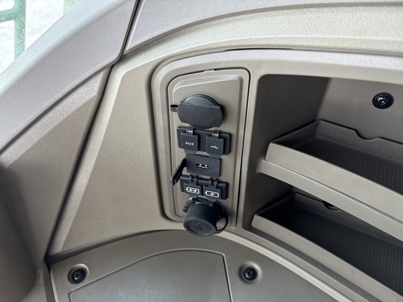 Used 2025 John Deere X9 1000 Combines at Horizon Ag & Turf in Lloydminster, AB - Photo18