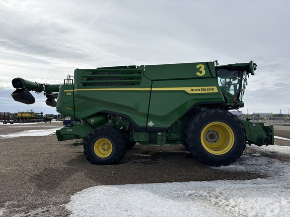 Used 2025 John Deere X9 1000 Combines at Horizon Ag & Turf in Lloydminster, AB - Photo4