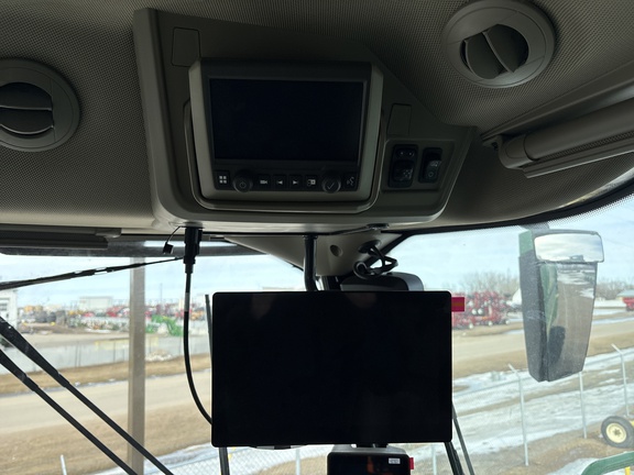 Used 2025 John Deere X9 1000 Combines at Horizon Ag & Turf in Lloydminster, AB - Photo15