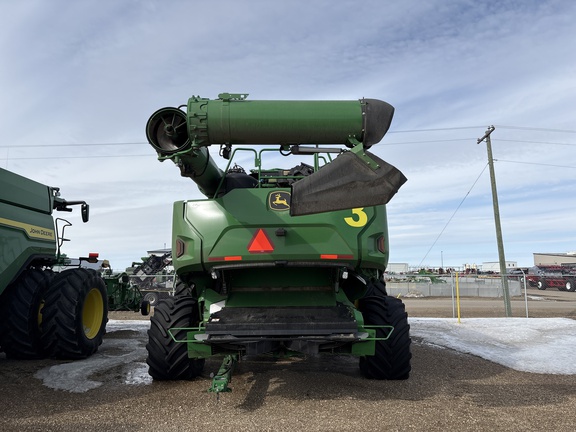 Used 2025 John Deere X9 1000 Combines at Horizon Ag & Turf in Lloydminster, AB - Photo6