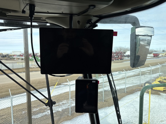 Used 2025 John Deere X9 1000 Combines at Horizon Ag & Turf in Lloydminster, AB - Photo16