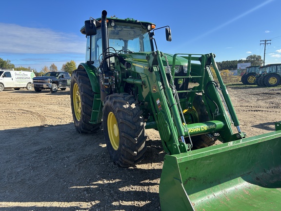 Photo of 2022 John Deere 6105E