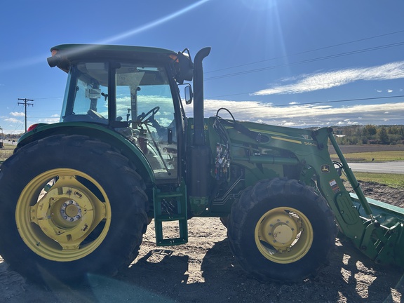 Photo of 2022 John Deere 6105E