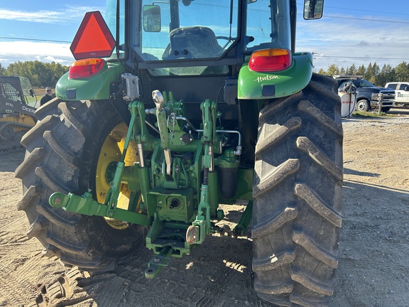 Photo of 2022 John Deere 6105E