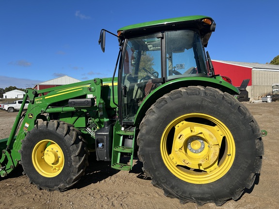 Photo of 2022 John Deere 6105E