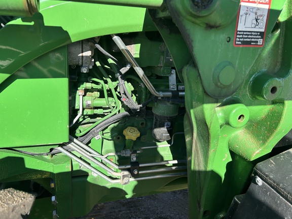 Photo of 2022 John Deere 6105E