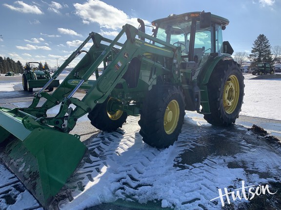 Photo of 2022 John Deere 6105E