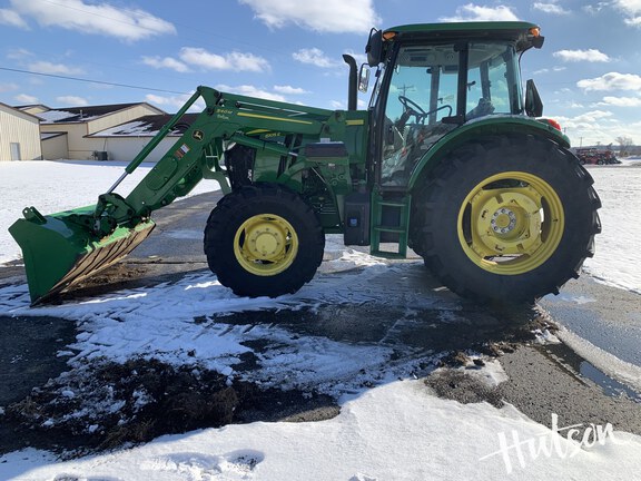 Photo of 2022 John Deere 6105E