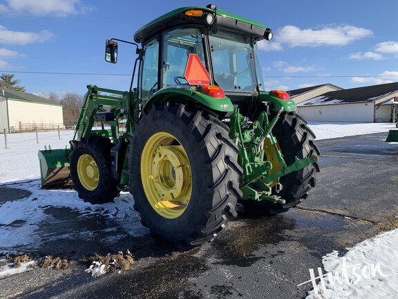 Photo of 2022 John Deere 6105E