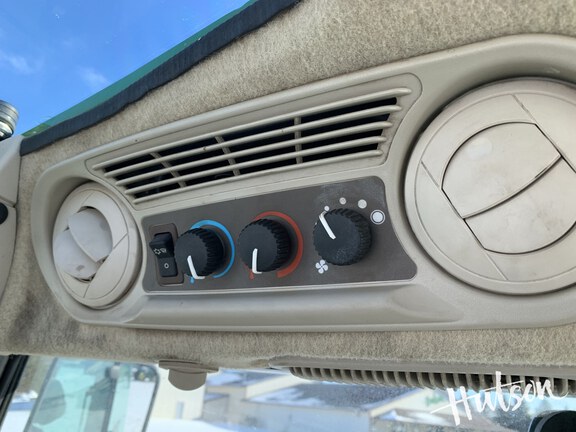 Photo of 2022 John Deere 6105E