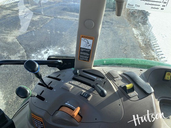 Photo of 2022 John Deere 6105E