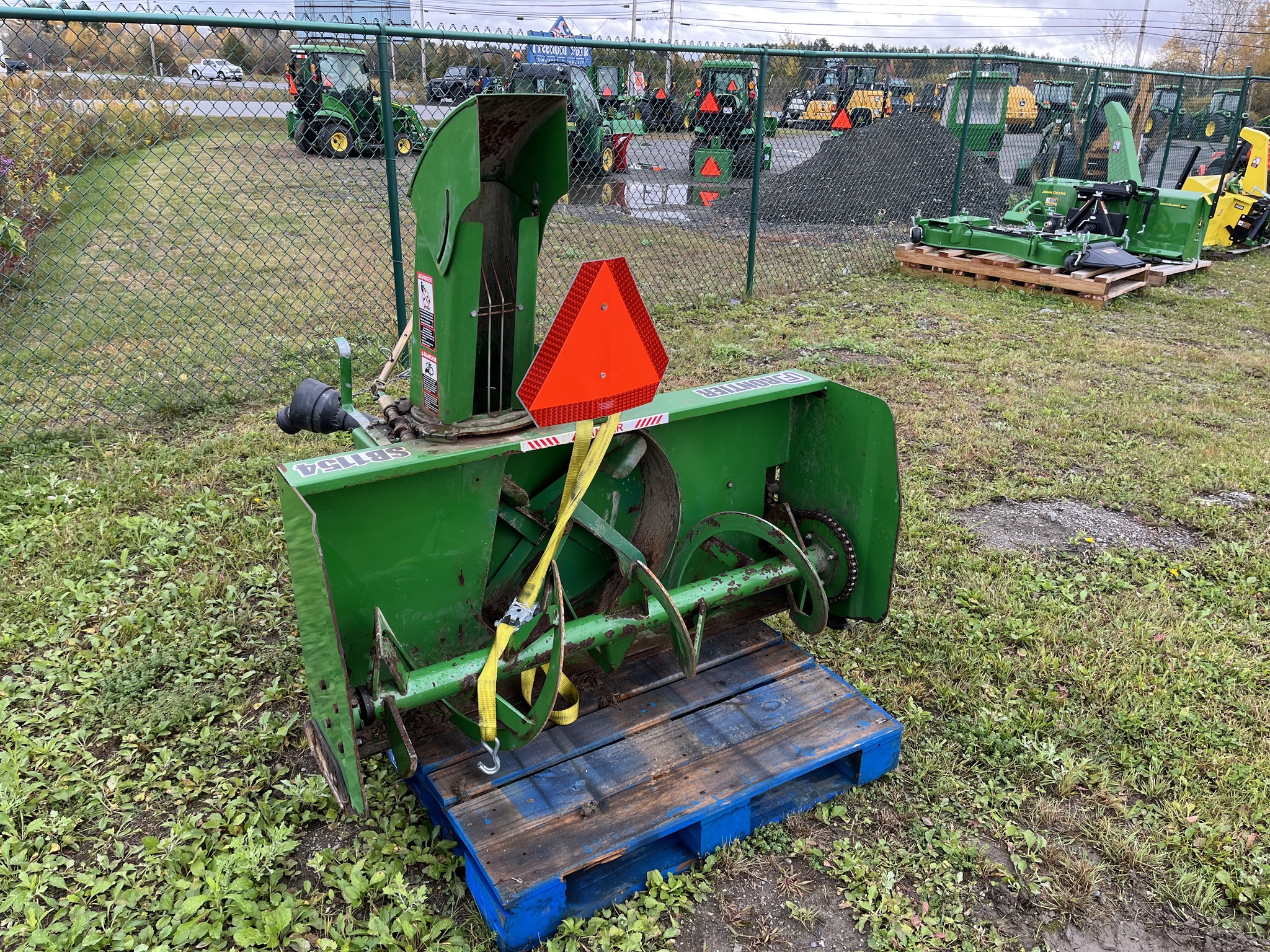 2017 John Deere 1025R Image 12