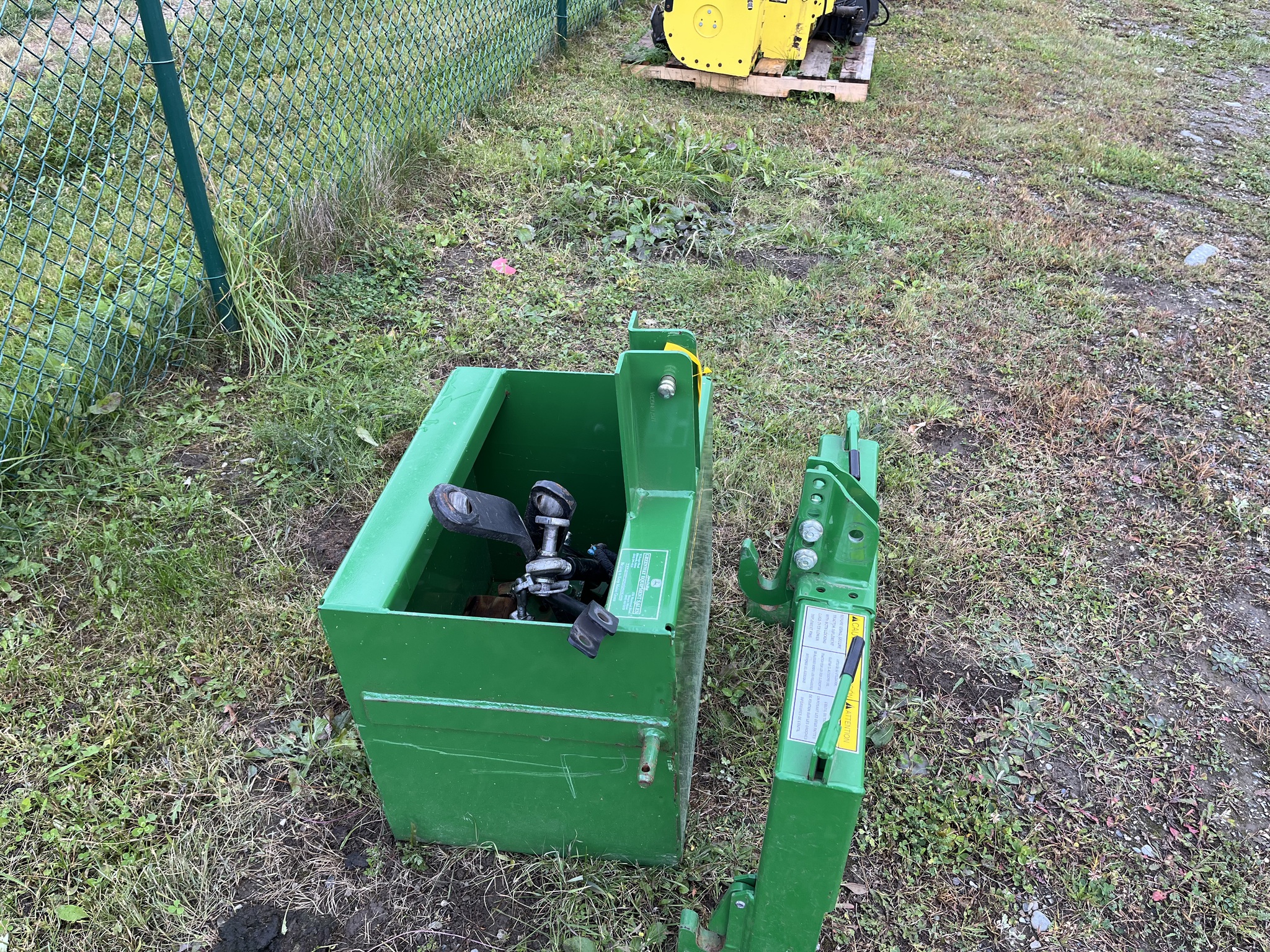 2017 John Deere 1025R Image 13