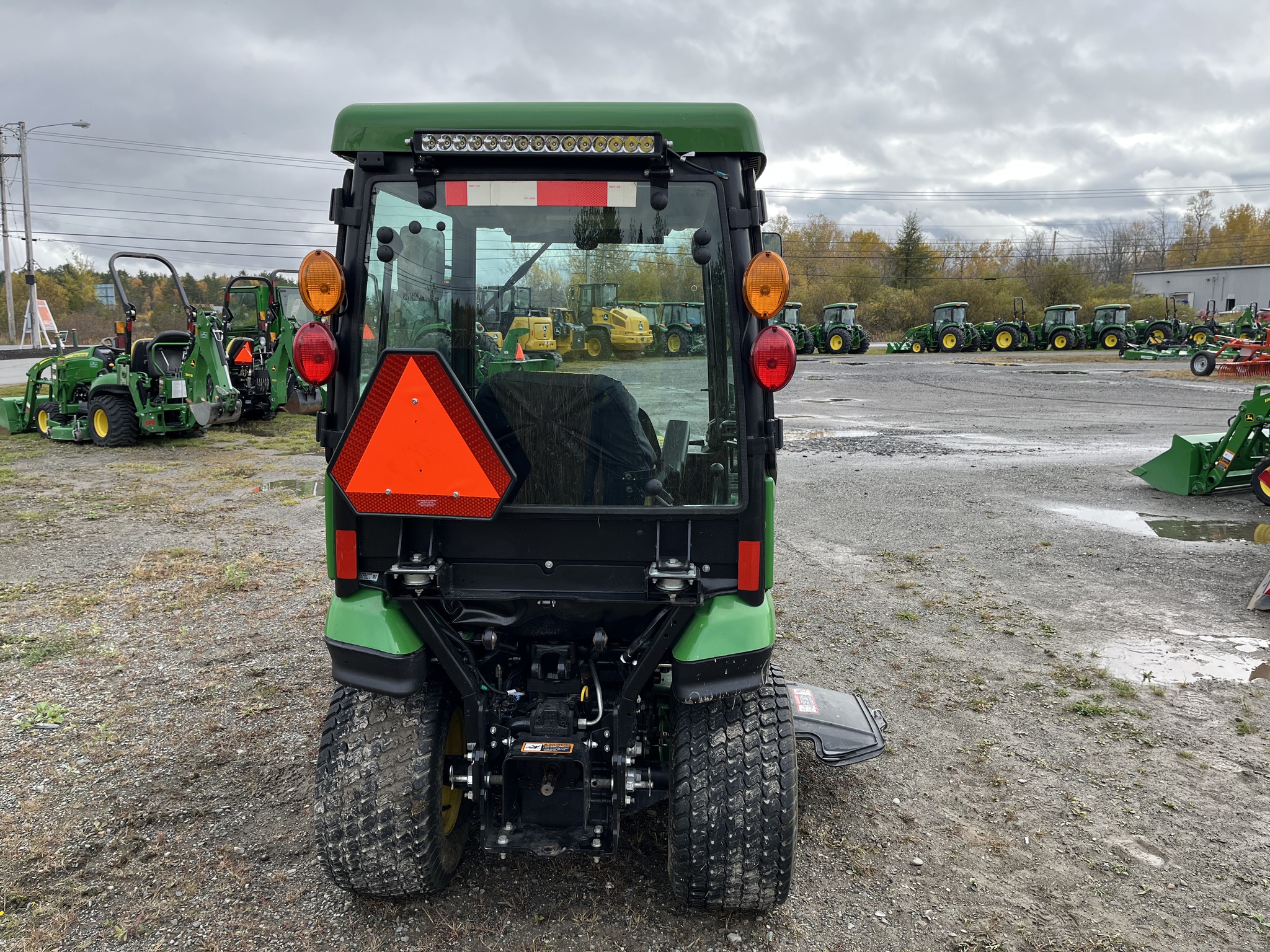2017 John Deere 1025R Image 3
