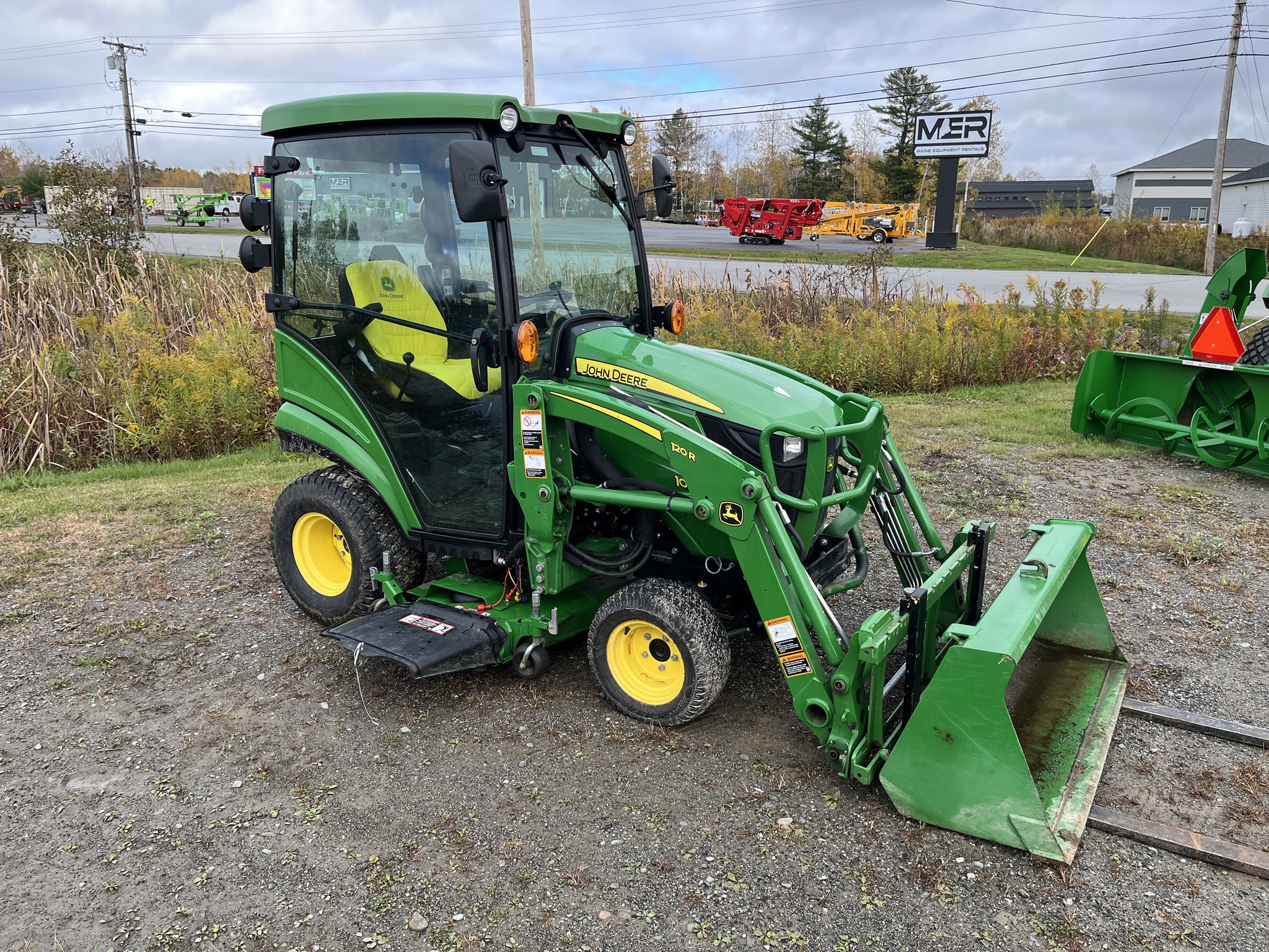 2017 John Deere 1025R Image 1