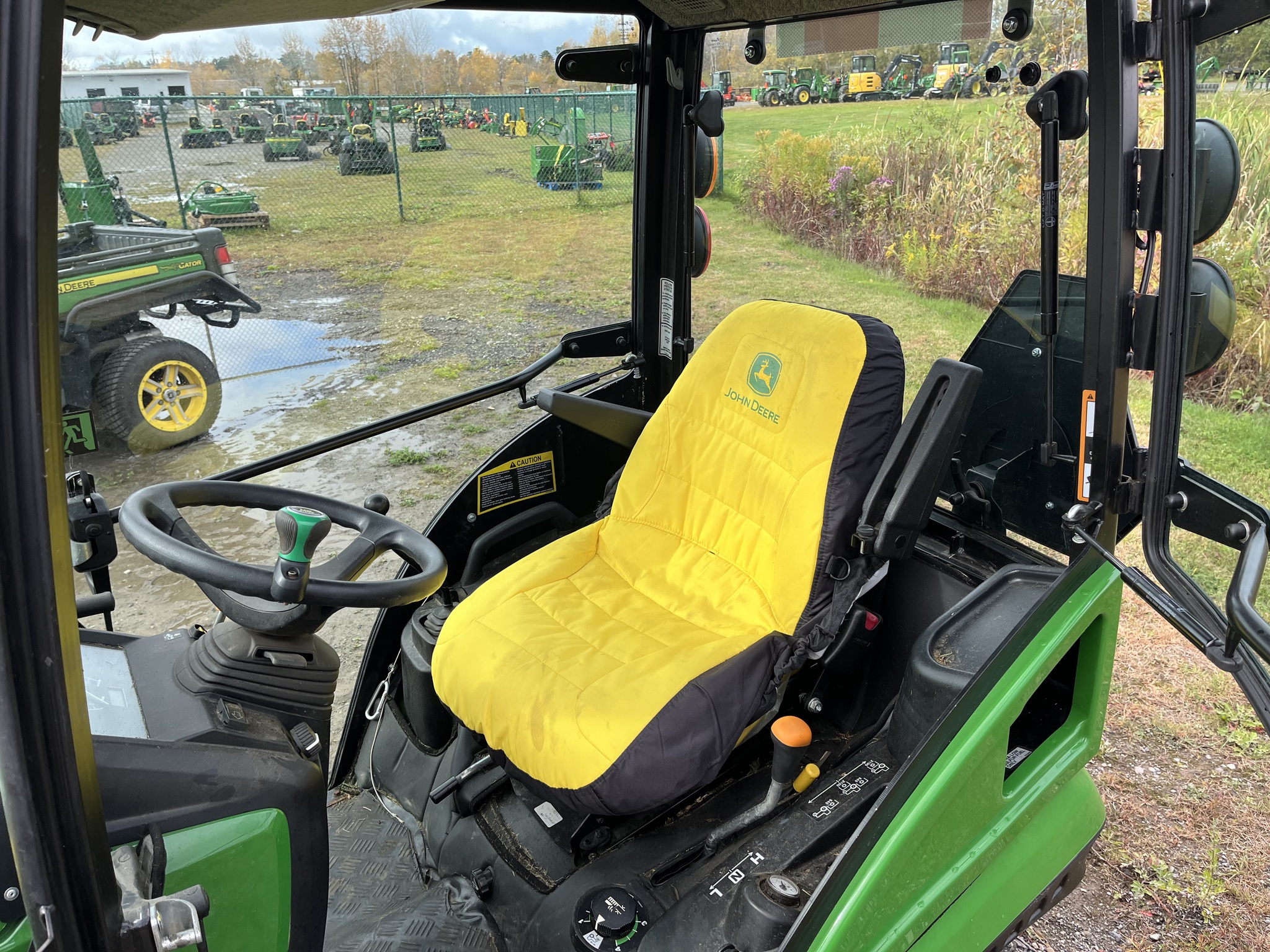 2017 John Deere 1025R Image 8