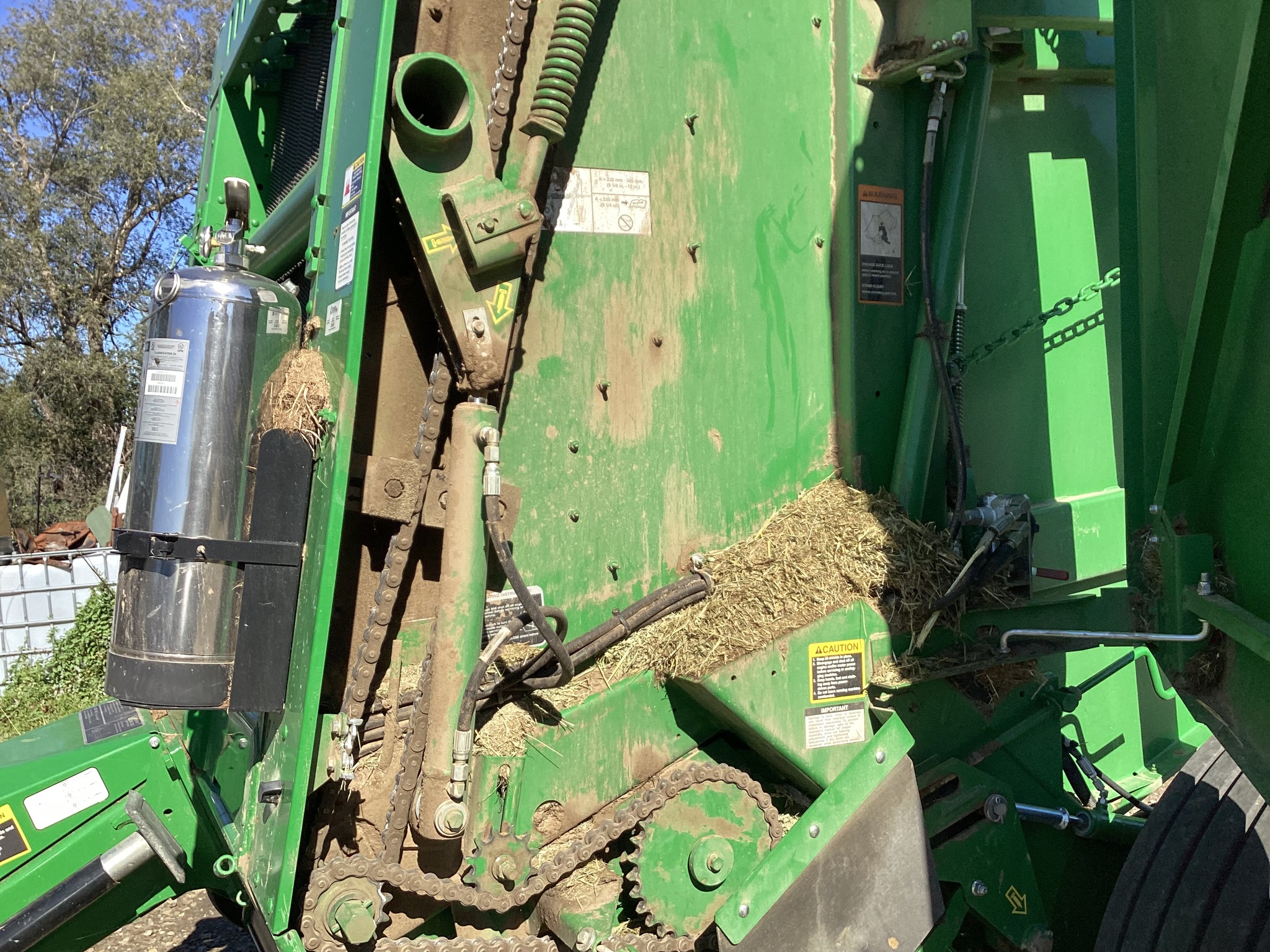 2021 John Deere 560M Image 6