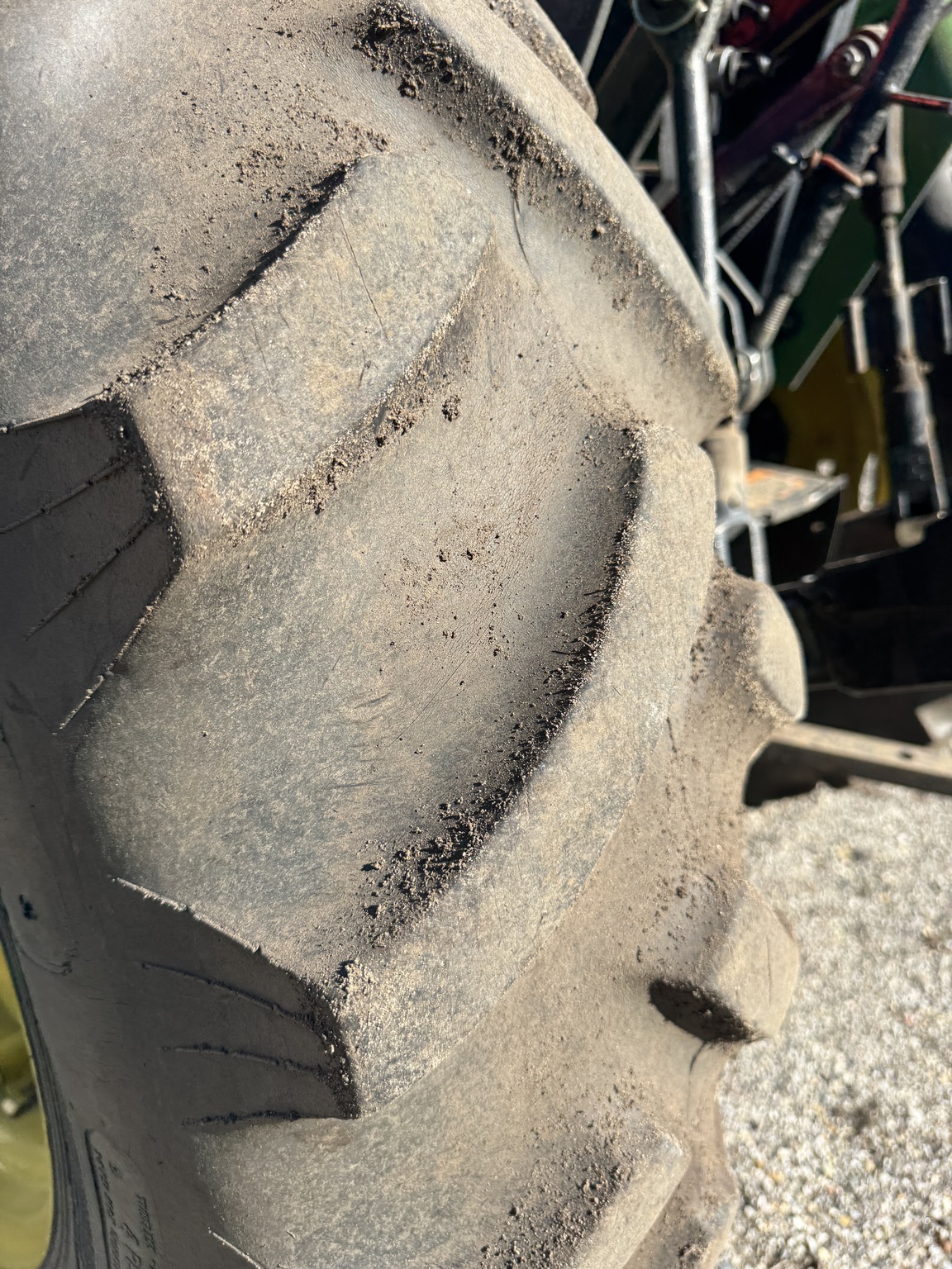 2001 John Deere 4700 Image 10